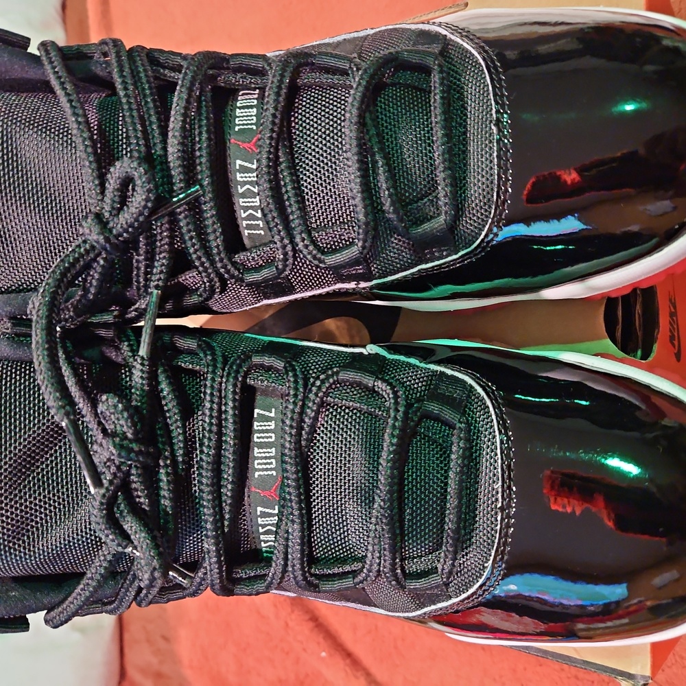 Jordan 11 playoffs...excellent condition